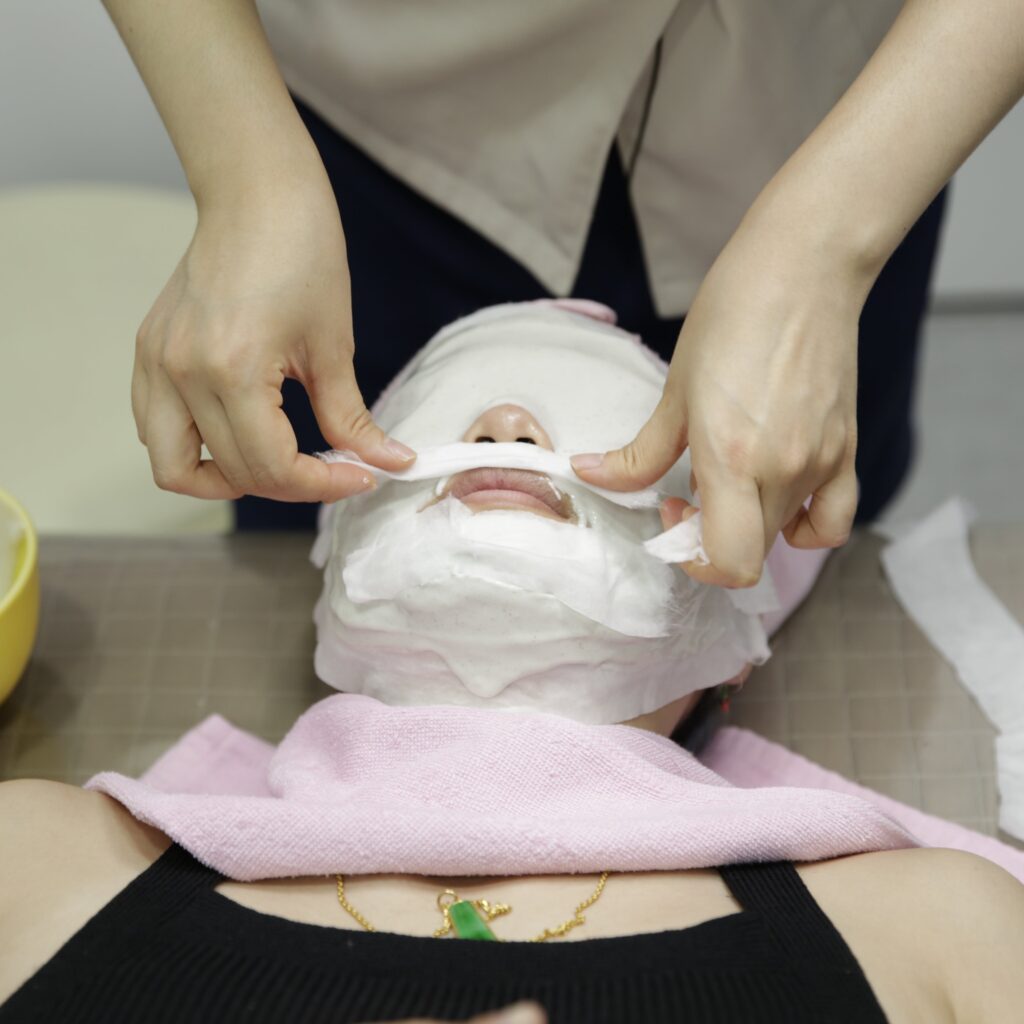 Hydra Facial Training by White Sugar