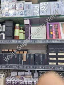 This legendary fixing spray and makeup sealer sets your makeup and locks in your look, so you're good to go for up to 16 hours-no touch-ups needed all day