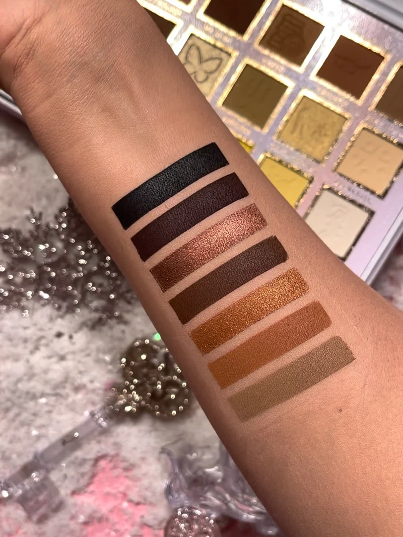 P.Louise-If-The-Crown-Fits-Palette2 P. Louise If The Crown Fits Neutral Eyeshadow Palette